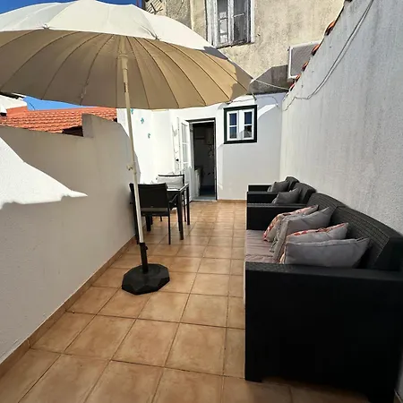 Cozy Downtown Apartment